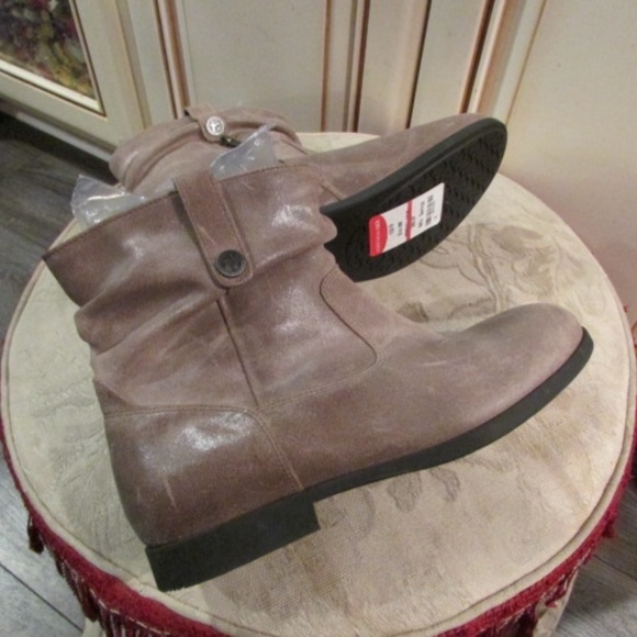 Birkenstock Women's Ankle Boots in Taupe - Picture 10 of 15